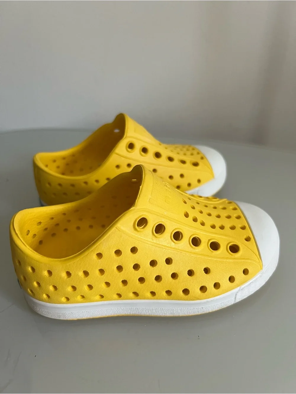 Native Jefferson Yellow & White Slip-Ons, 5c